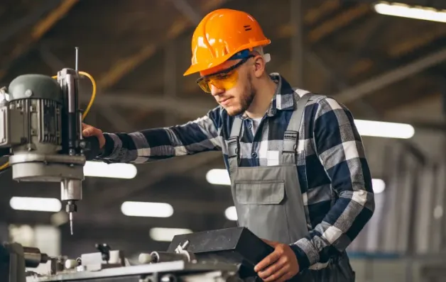 Prefeitura abre 120 vagas em cursos gratuitos de qualificação nas áreas industrial e rural em parceria com o Senai