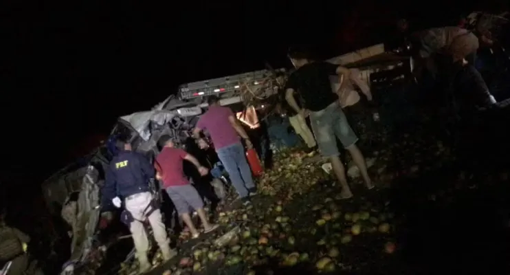 Prefeitura anuncia velório coletivo após 24 pessoas morrerem na Bahia