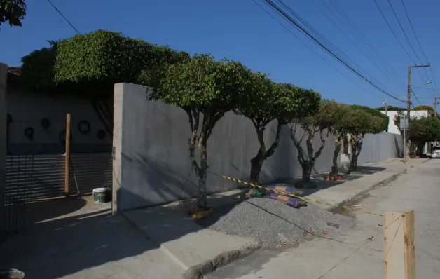  Prefeitura de Jaguaré inicia construção dos muros escolares