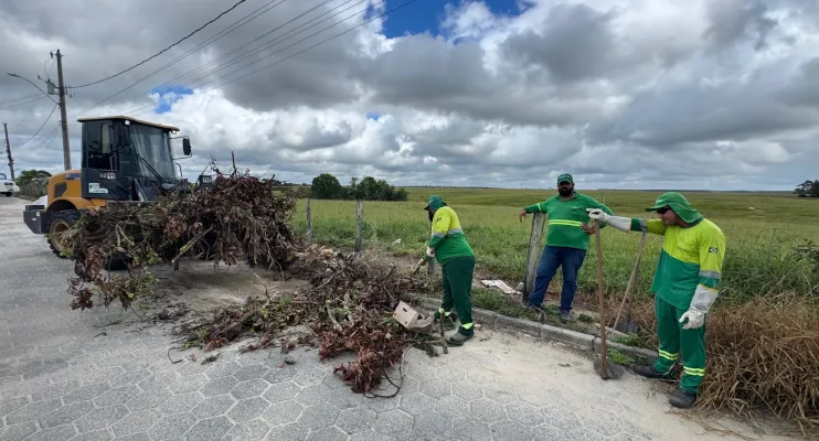 Prefeitura de Jaguaré realiza mutirão de limpeza em Palmito e reforça combate ao mosquito da dengue