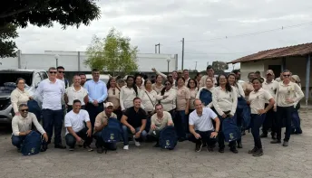 Prefeitura de Linhares entrega novos uniformes e mochilas para agentes de endemias