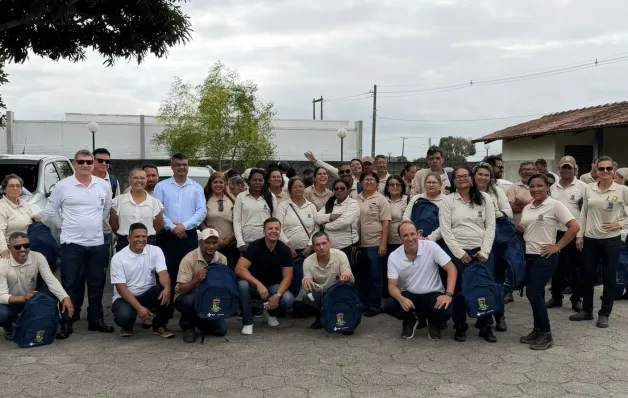 Prefeitura de Linhares entrega novos uniformes e mochilas para agentes de endemias