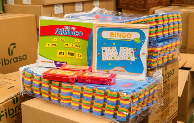 Prefeitura de Linhares investe em novos materiais didáticos para fortalecer o aprendizado nas escolas em 2026