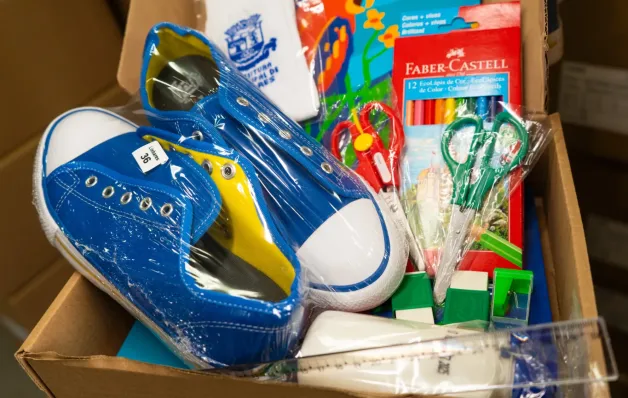 Prefeitura de Linhares vai entregar mais de 19 mil pares de tênis para estudantes dos ensinos Fundamental I e II