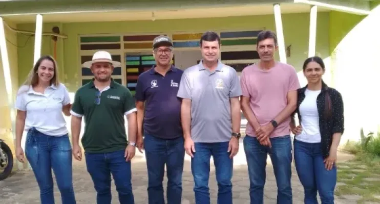 Prefeitura de Nova Venécia discute parceria para valorizar produção de cafés com cooperativas locais