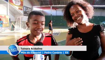 Prefeitura de Pedro Canário entrega uniformes para crianças do projeto Campeões do Futuro