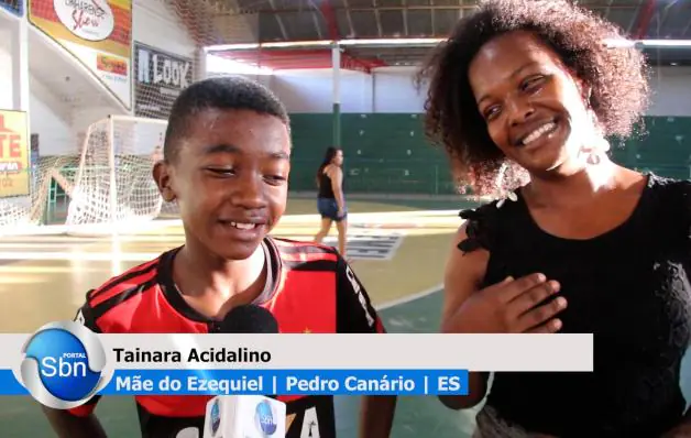 Prefeitura de Pedro Canário entrega uniformes para crianças do projeto Campeões do Futuro