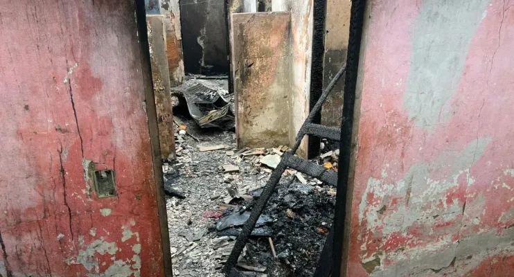 Prefeitura de Pinheiros e moradores se unem para ajudar família após incêndio
