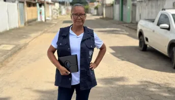 Prefeitura de Pinheiros entrega uniformes e tablets para agentes de saúde