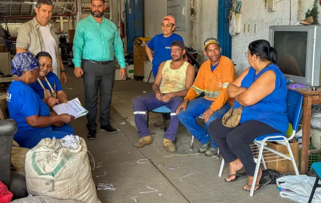 Prefeitura e Sebrae-ES se reúnem com trabalhadores de usina de triagem de resíduos de Linhares