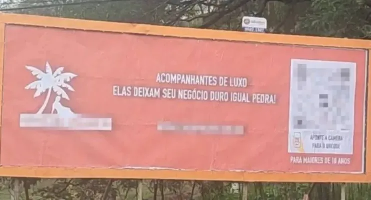Prefeitura no ES manda retirar outdoor que anunciava site de garotas de programa de luxo