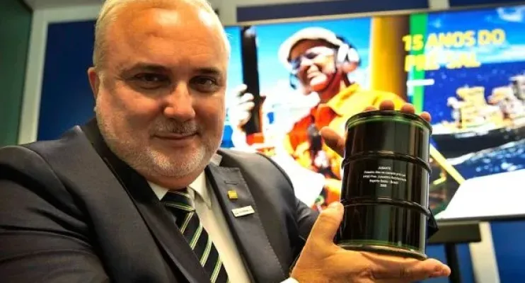Presidente da Petrobras promete R$ 22 bi em investimentos no ES em quatro anos