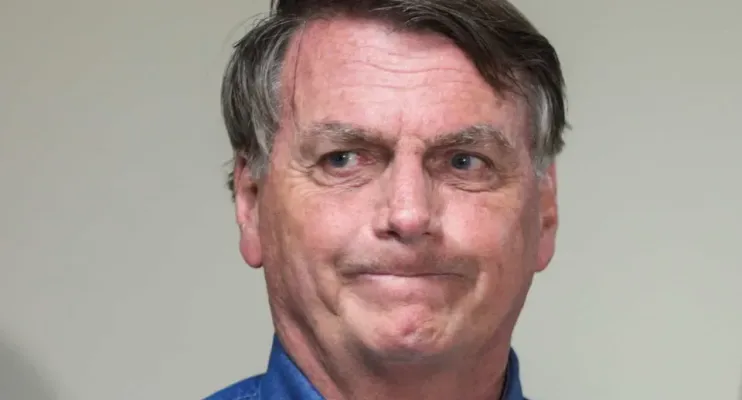 Preso em casa, Bolsonaro tem crises de soluço, mudança de humor e visitante sem celular