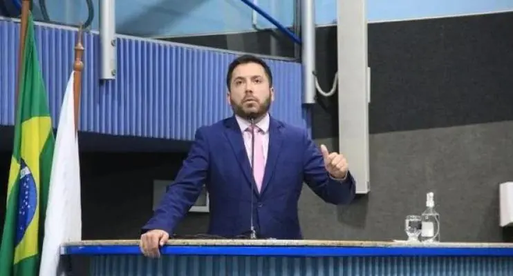 Preso pela PF, vereador Armandinho Fontoura é levado para CDP de Viana