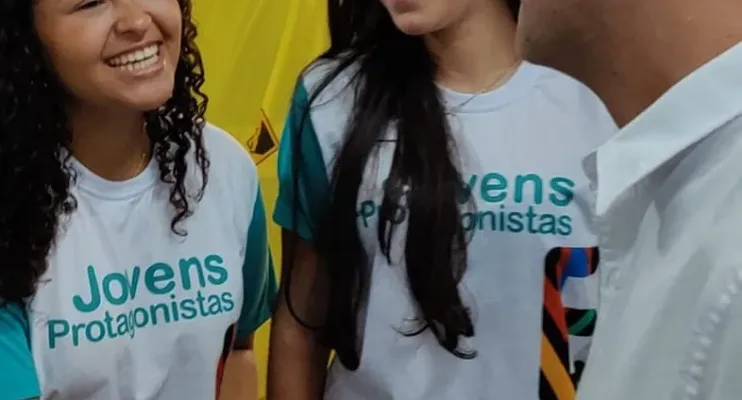 Presos vão confeccionar uniformes para alunos da rede estadual