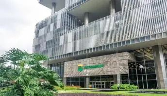 Pressionada pelo governo, Petrobras segura reajuste no preço dos combustíveis antes do 2º turno
