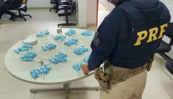 PRF prende dois suspeitos com mais de 1 mil pinos com cocaína no ES