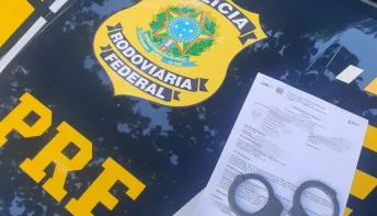 PRF prende suspeito com mandado de prisão em Itapemirim