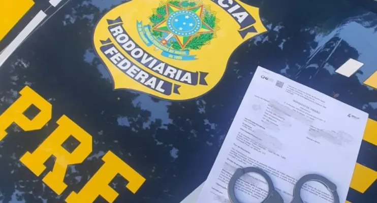 PRF prende suspeito com mandado de prisão em Itapemirim