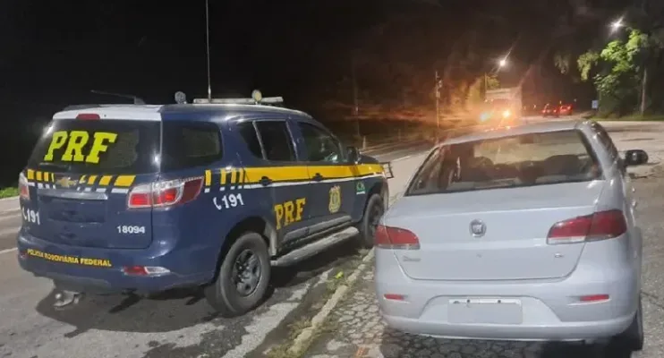 PRF recupera carro furtado no Espírito Santo