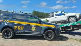 PRF recupera veículo roubado há nove anos durante abordagem em Linhares