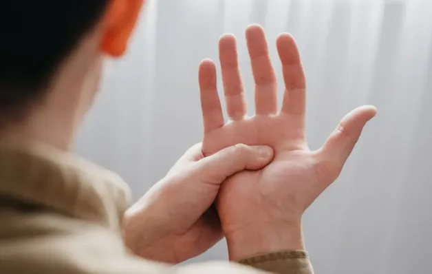 Primeiros sinais que indicam que uma pessoa está com Doença de Parkinson