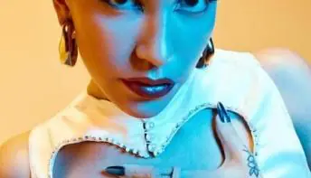 Priscilla Alcântara não rebate ataques religiosos: 'Me libertei muito'