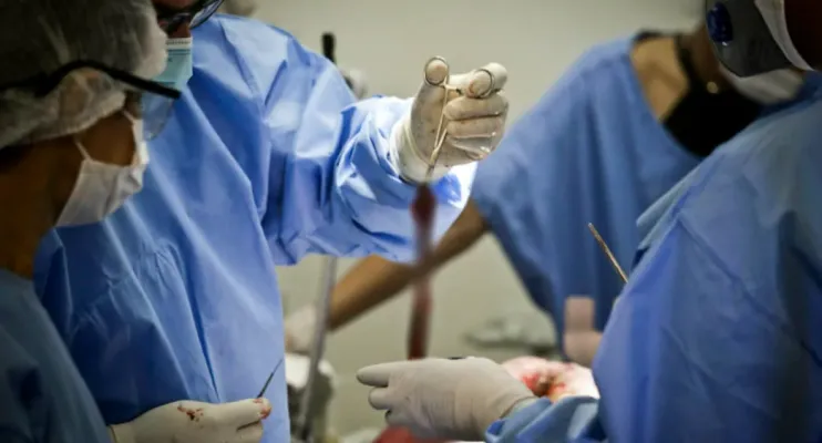 Processos contra médicos por danos na saúde aumentam 158% de 2020 a 2024