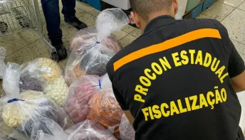 Procon-ES apreende mais de 900 quilos de produtos impróprios para consumo em supermercado de Colatina