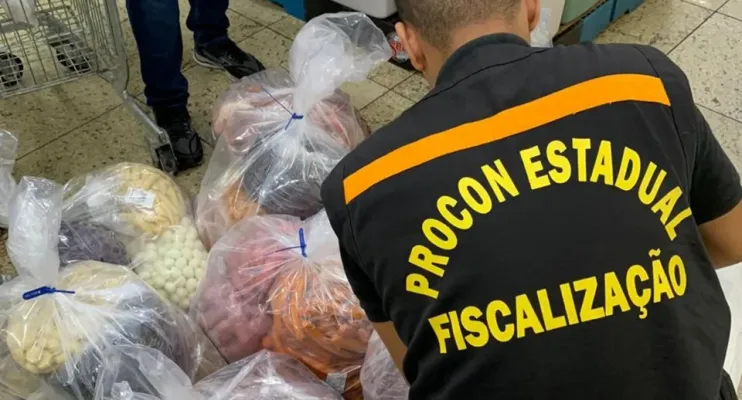Procon-ES apreende mais de 900 quilos de produtos impróprios para consumo em supermercado de Colatina