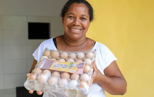 Produção de Ovos de galinha caipira gera renda em comunidade quilombola de Araçás