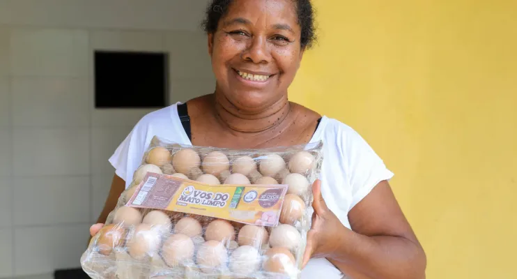 Produção de Ovos de galinha caipira gera renda em comunidade quilombola de Araçás