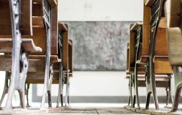 Professor agride aluna com régua e gera traumatismo craniano