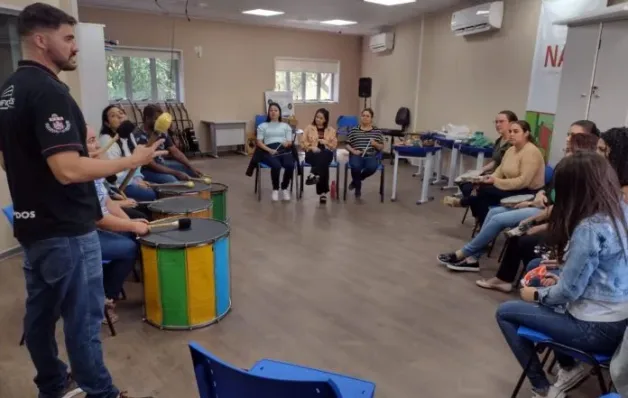 Professores de arte da rede municipal fazem formação de música no Ifes