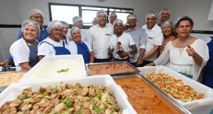 Programa "Comida no Prato" é lançado na Bahia para distribuir 2,2 milhões de refeições