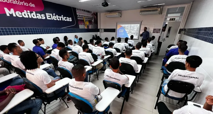 Programa abre inscrições para jovens e adultos concluírem estudos e se qualificarem profissionalmente em Camaçari