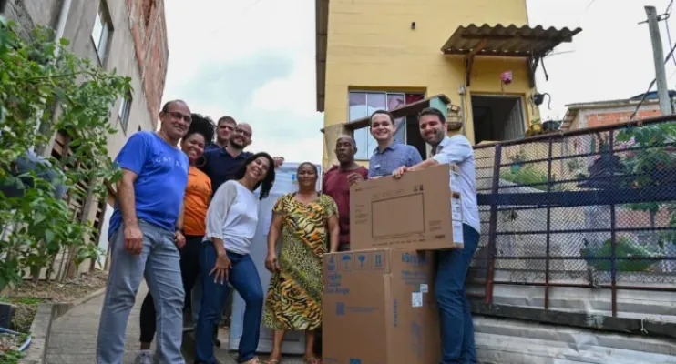 Programa Casa Feliz e Segura: famílias de Conquista recebem eletrodomésticos