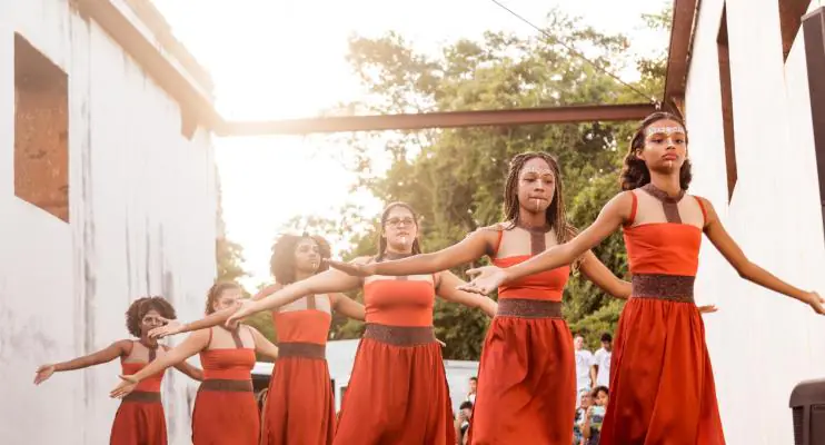 Projeto Badu apresenta a diversidade da dança brasileira no espetáculo “Travessias”