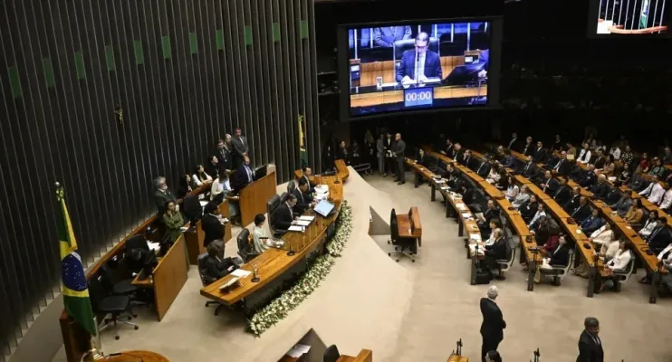 Projeto contra adultização de menores nas redes sociais avança na Câmara