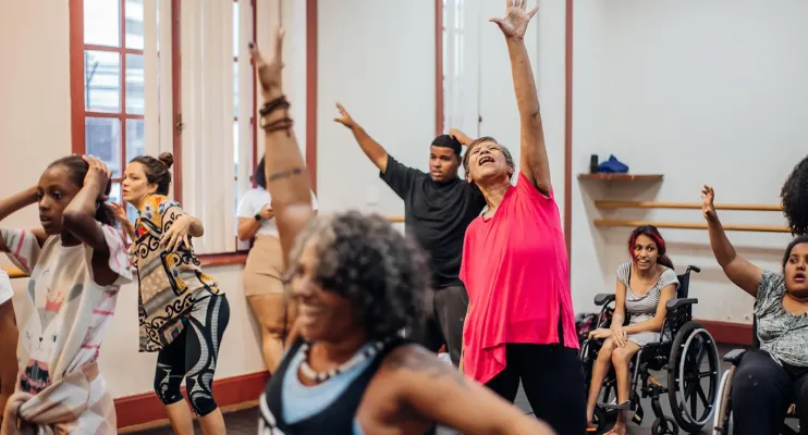 Projeto de danças urbanas ganha as ruas da Grande Vitória em formato de flash mob