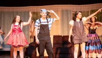 Projeto educativo leva estudantes de Vitória a uma experiência teatral
