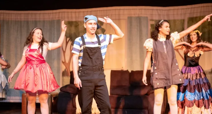 Projeto educativo leva estudantes de Vitória a uma experiência teatral