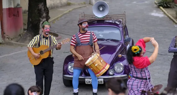 Projeto oferece escola de circo gratuita para crianças e adolescentes em quatro bairros de Vitória