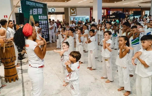 Projeto oferece oficinas gratuitas de capoeira para crianças e adolescentes em Cariacica