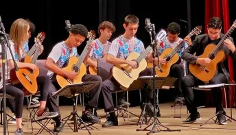 Projeto Orquestra de Violões nas Escolas oferece oportunidade para alunos da Rede Estadual