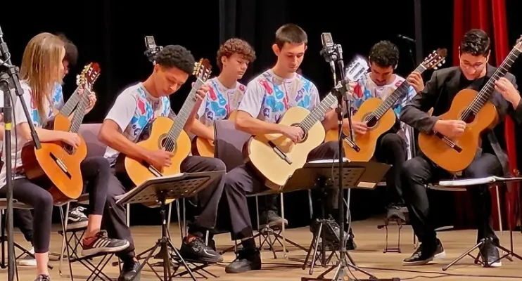 Projeto Orquestra de Violões nas Escolas oferece oportunidade para alunos da Rede Estadual