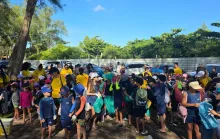 Projeto Praia Limpa leva estudantes à orla de Guriri em ação ambiental