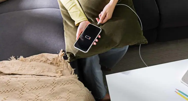 Quando deve carregar o celular? As regras que precisa conhecer
