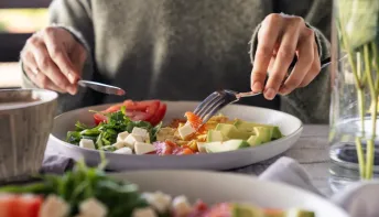 Quanto tempo deve esperar depois de comer para dormir?