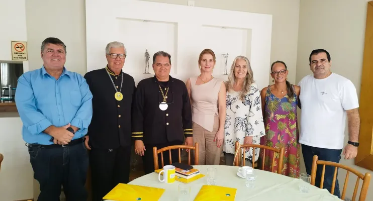 Quatro escolas da Prefeitura receberão bibliotecas em parceria com o Instituto Oldemburg e Academia Linharense de Letras